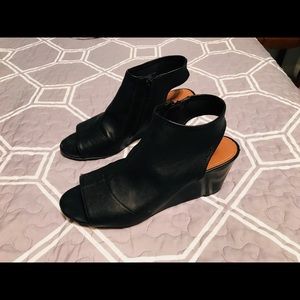 Black leather sandal.